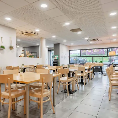 Maubeuge-louvroil 2* Louvroil